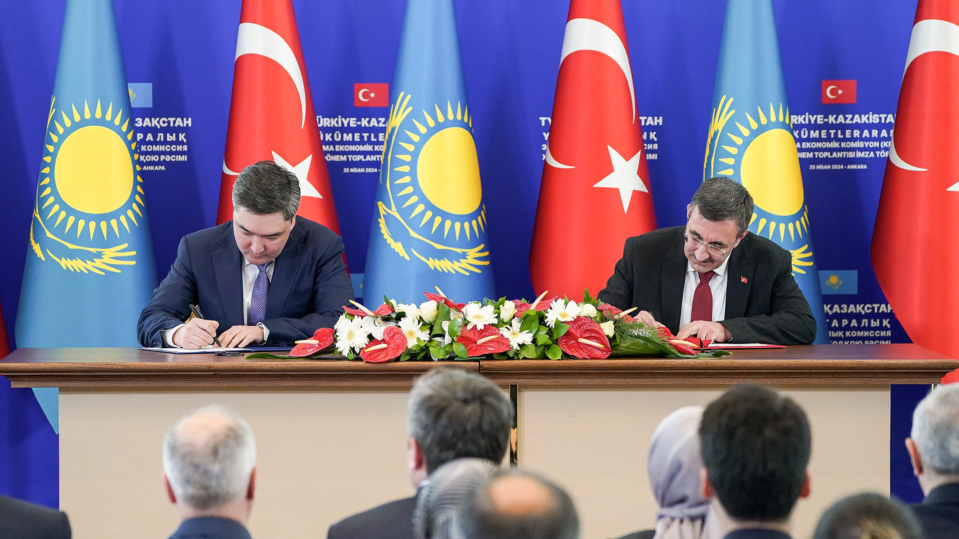 Казахстан и Турция заключили контракты на $180 млн