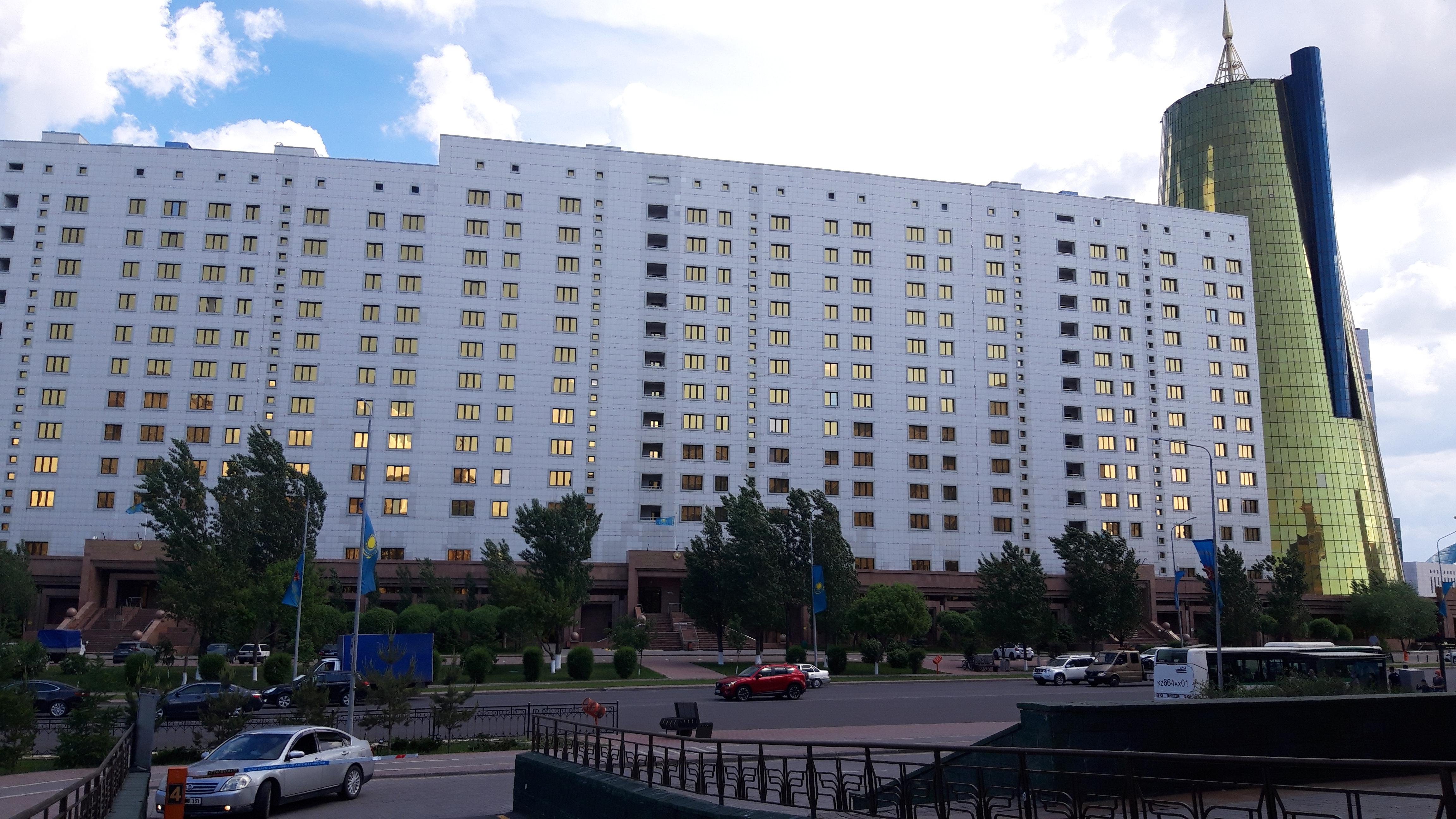 Дом министерств. Дом министерств Астана. Дом министров в Астане. Пожарнге Министерство в Астане фото.