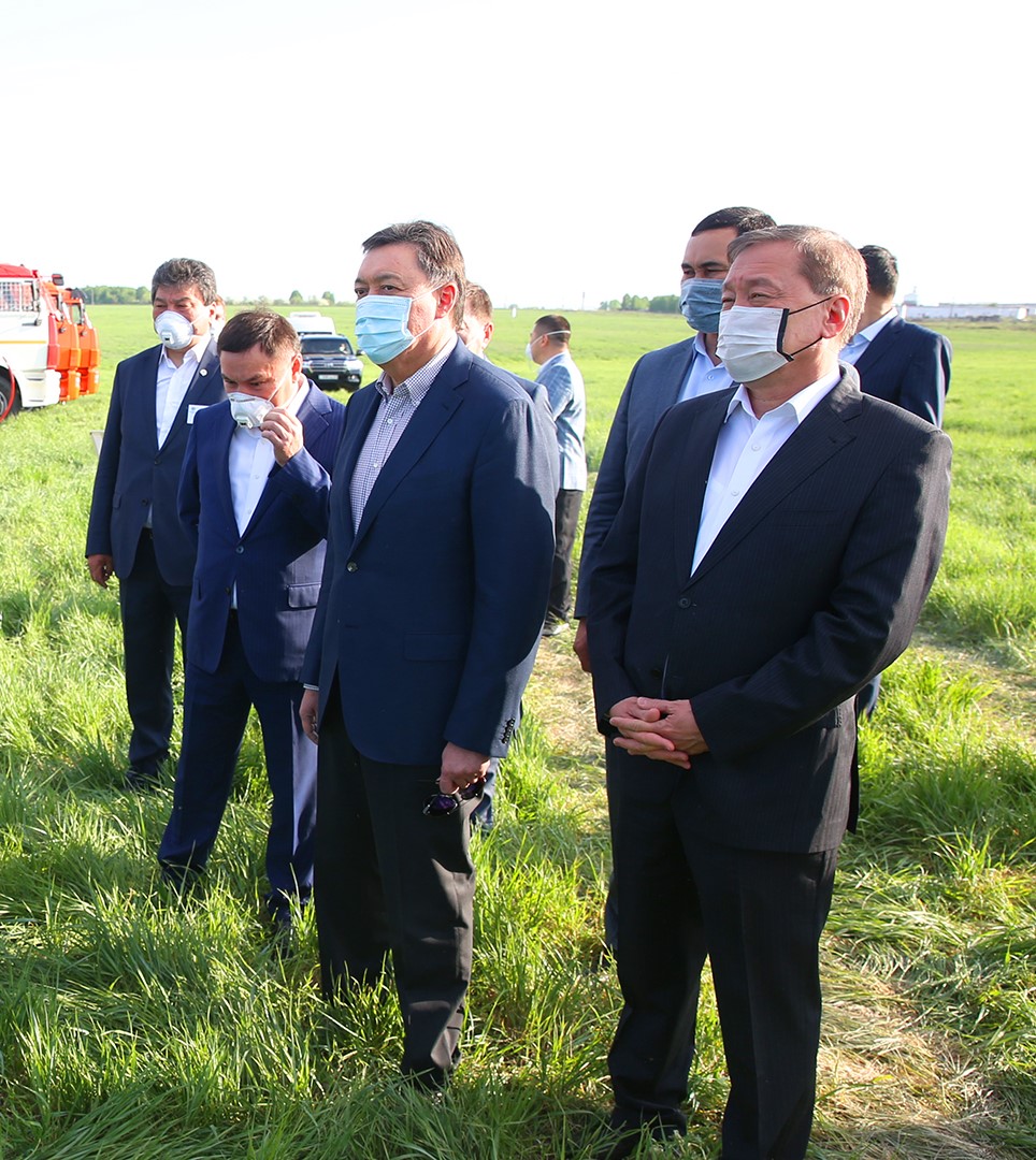 Prime Minister Askar Mamin inspects progress of sowing in Akmola region