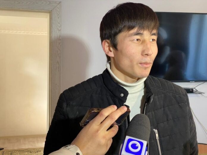 Волонтеру, отправлявшему корма для голодающего скота, подарили дом