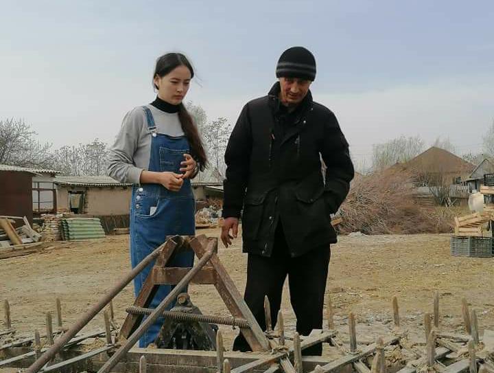 Young tractor driver from Kyzylkum - activist on field work