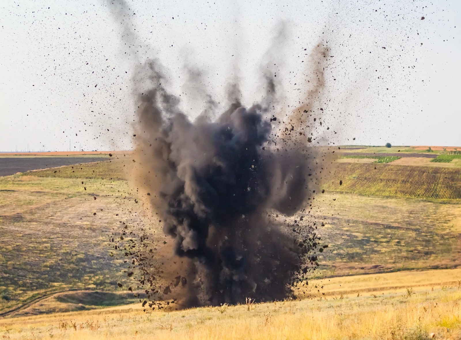 Украинские фермеры начинают посевную с разминирования полей