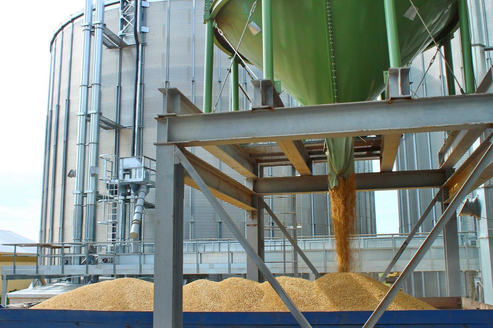 How many agricultural projects were implemented in Kostanay region? 