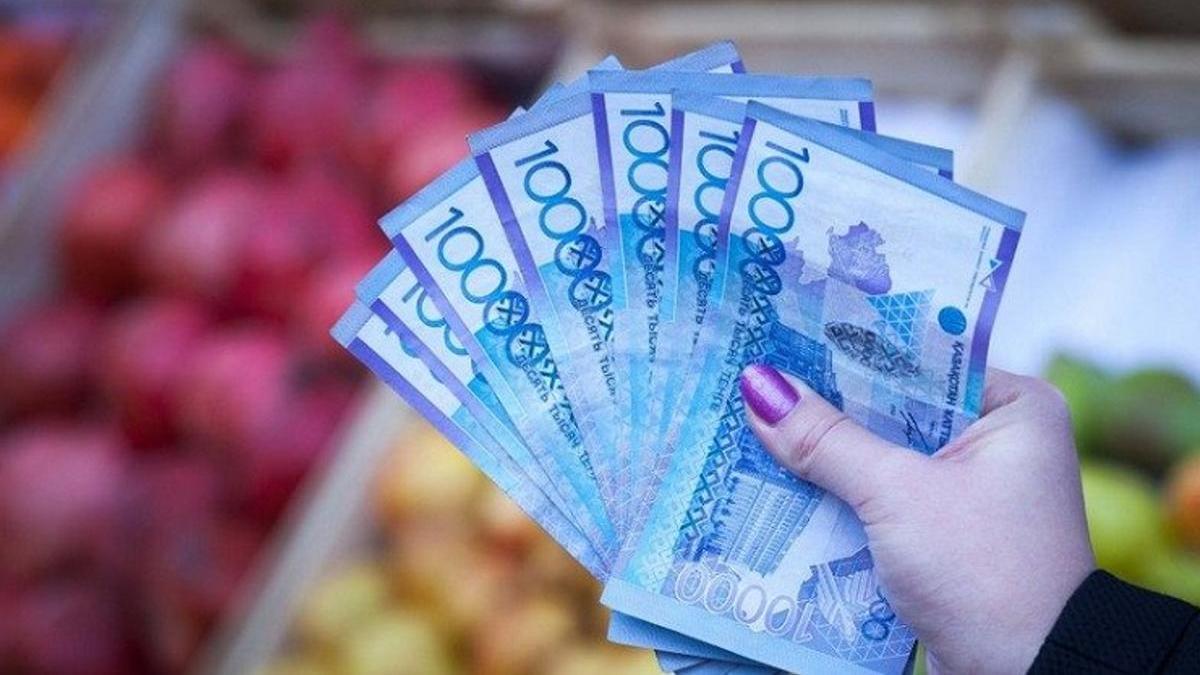 46% доходов казахстанцы вынуждены тратить на еду