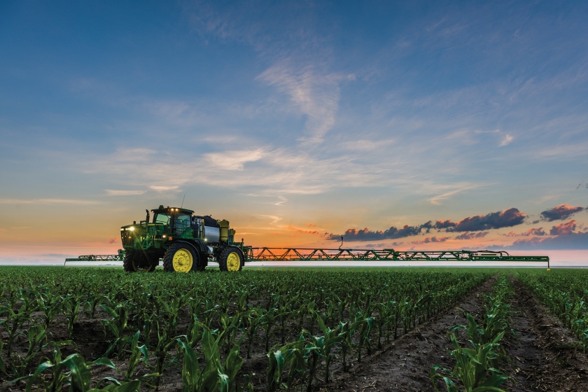 John Deere снабжает тракторы системой точного опрыскивания сельхозкультур