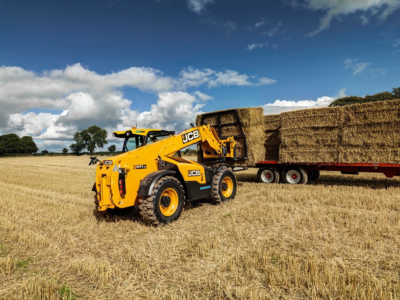 JCB Recruits 400 New Employees After Pandemic