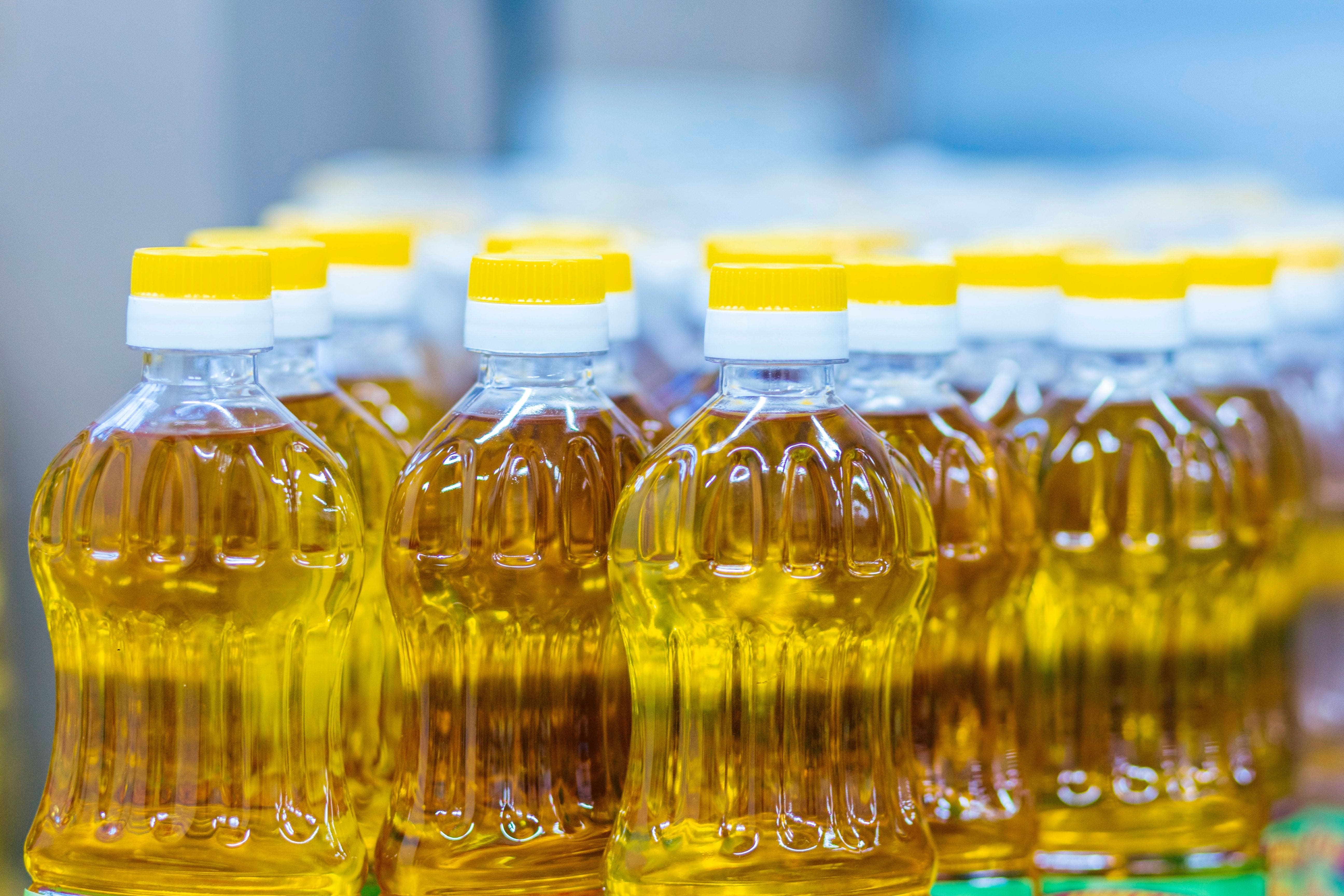 Снизить цены потребовал АЗРК от производителей подсолнечного масла, подозреваемых в ценовом сговоре 