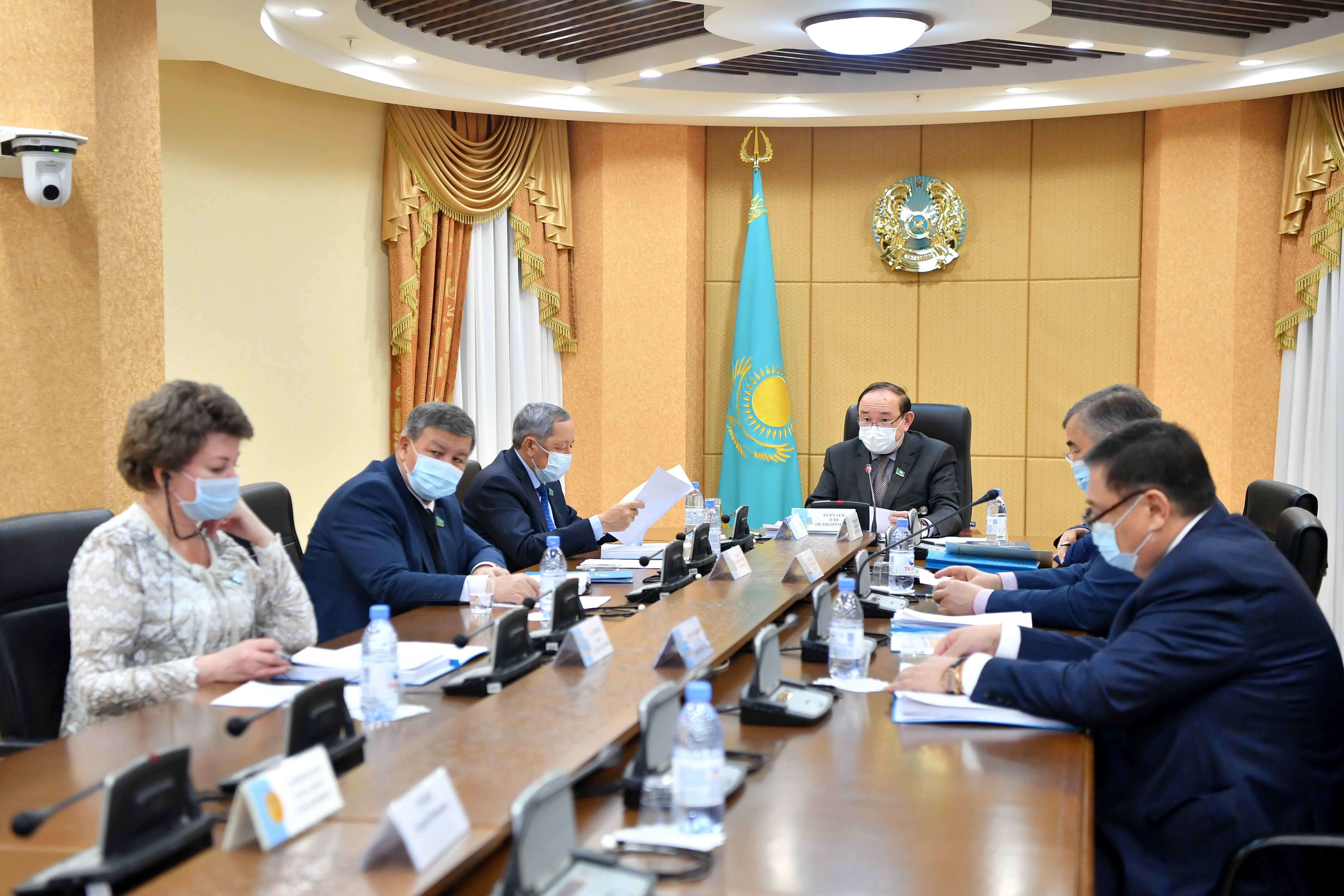 Обеспечение казахстанцев зерном обсудили депутаты Сената