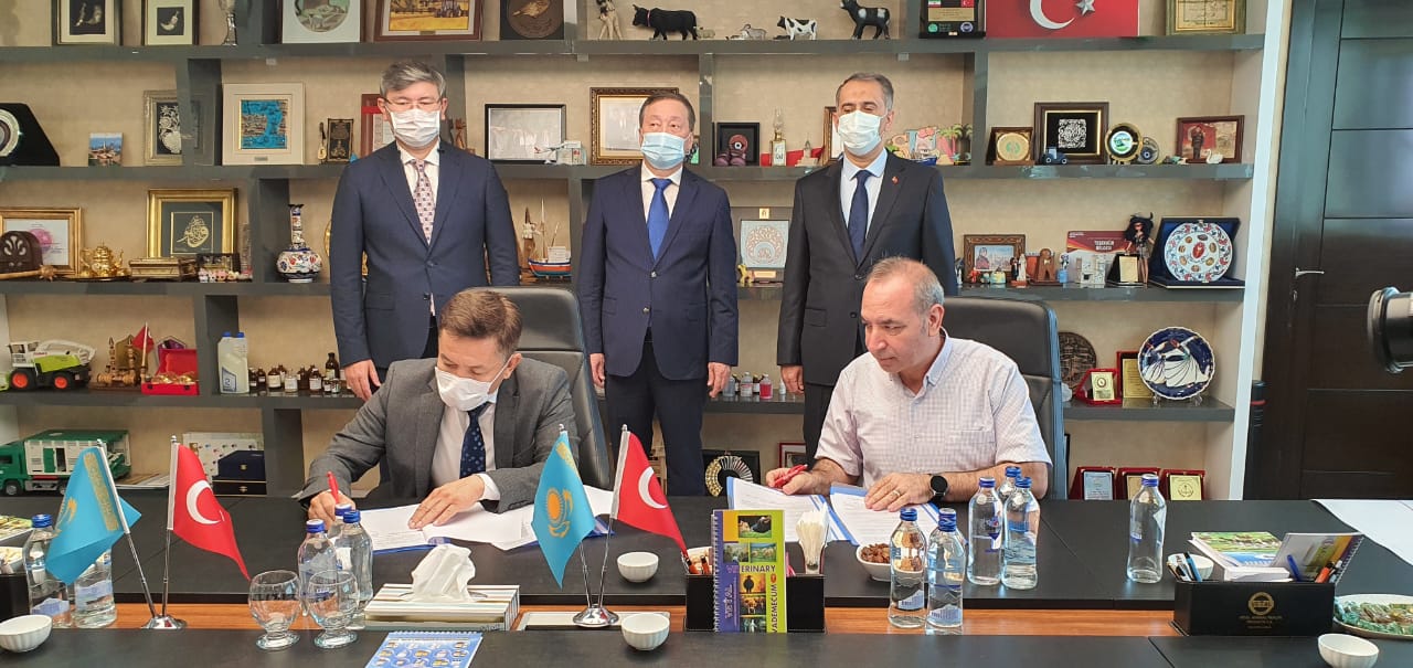Казахстан и Турция договорились о производстве ветпрепаратов и вакцин в Туркестанской области