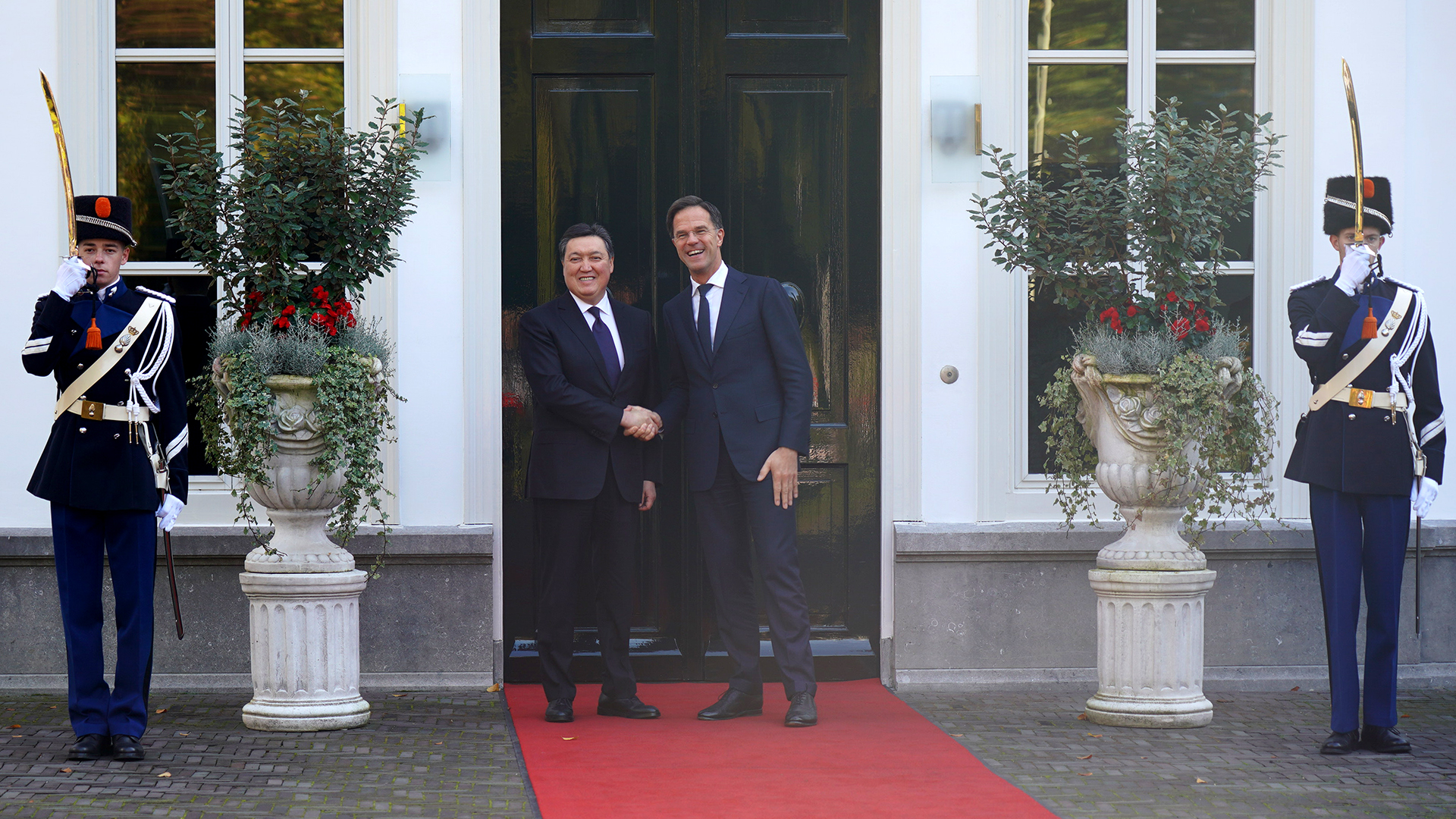 Премьер-Министр А. Мамин провел переговоры с Премьер-Министром Нидерландов М. Рютте и принял участие в Казахстанско-нидерландском бизнес-форуме