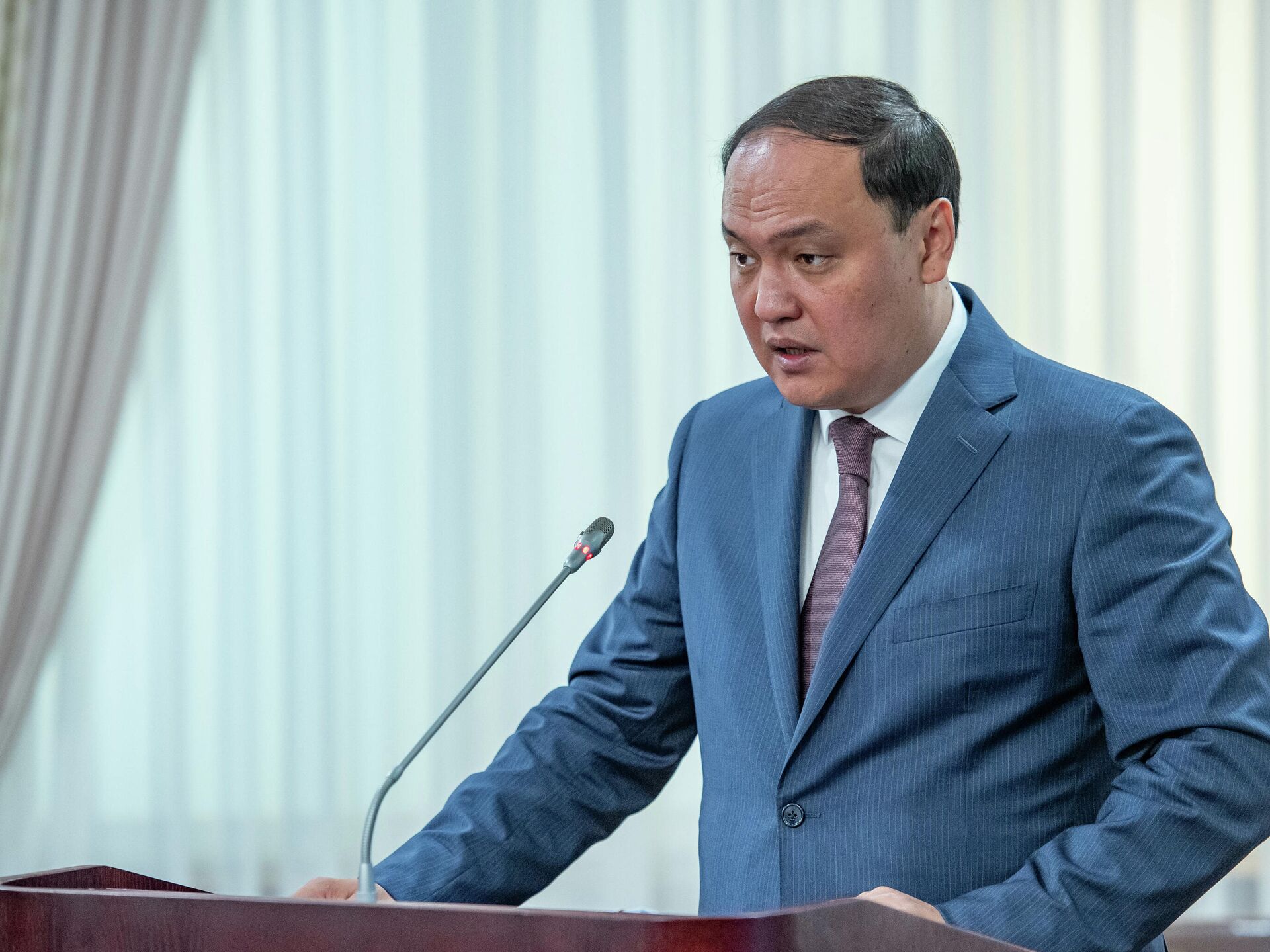 Қарашөкеев: Шегірткеден мыңдаған гектар зардап шегіп жатқаны – жалған